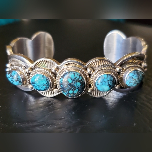 AUTHENTIC EUC NATIVE AMERICAN STERLING AND TURQUOISE CUFF BRACELET - Picture 7 of 15